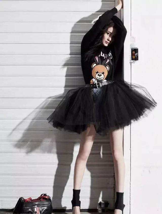 迪丽热巴和唐嫣同穿亮片裙,迪丽热巴和唐嫣穿同款公主裙