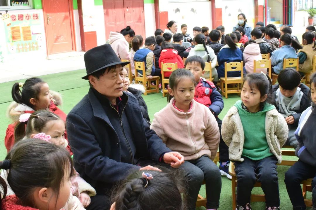 长葛体育馆学雷锋,幼儿园学习雷锋启动仪式