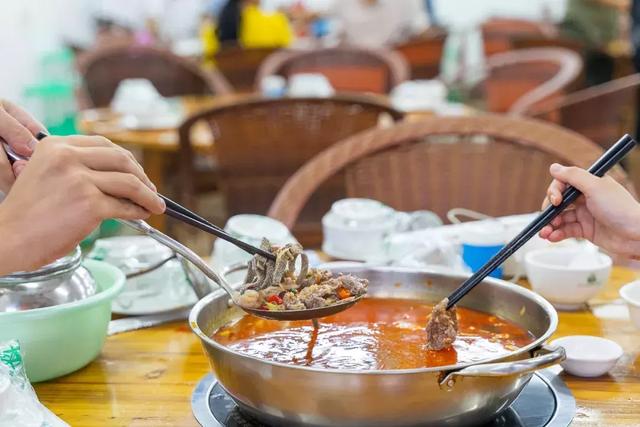 用3年干倒周边牛杂店！柳州80后“牛杂王”的逆袭之路