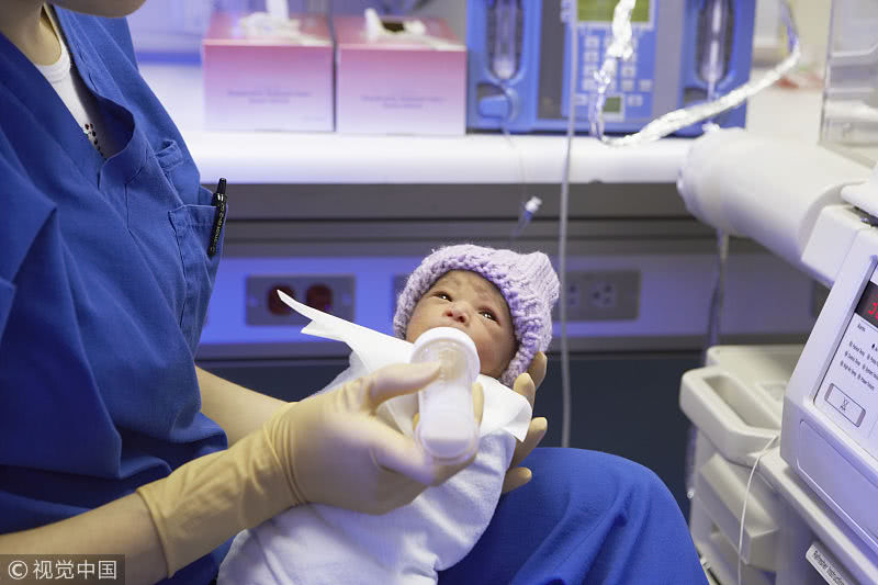 新生儿宝宝有红点怎么回事,新生儿身上红斑能消退么