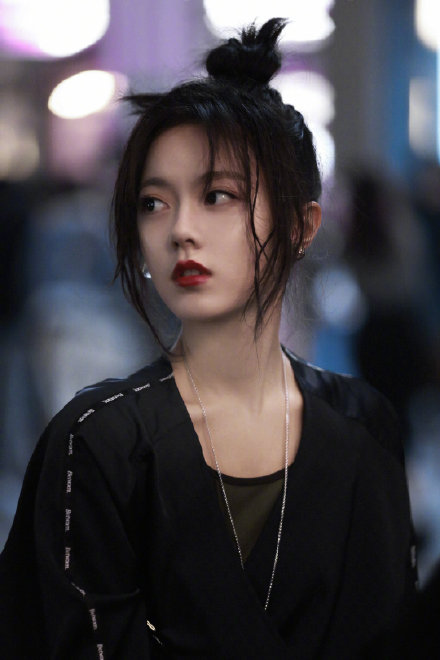 港风慵懒大波浪造型,港风复古卷发和妆容