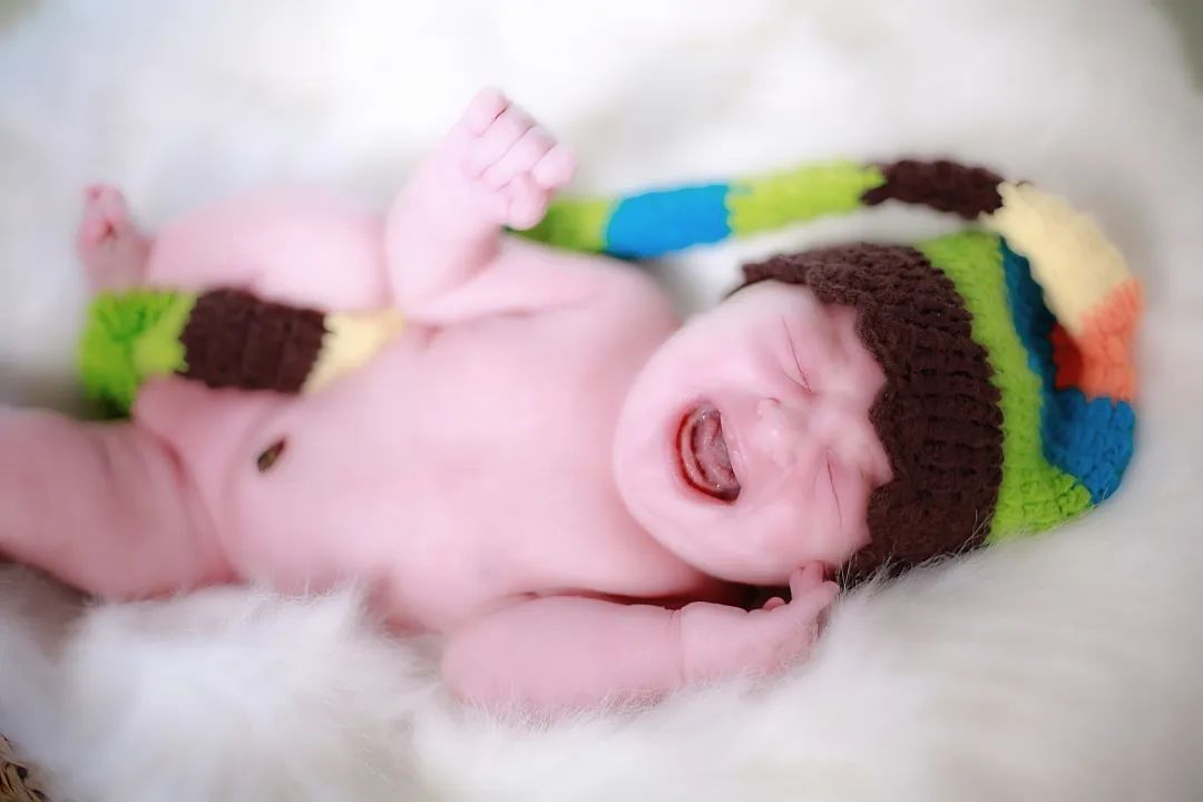 网红幼儿教师吻男孩,网红女幼师亲小孩原创视频