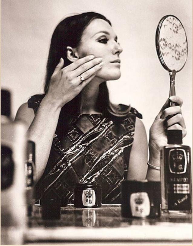 50岁邓文迪离婚后生活曝光,邓文迪离婚以后干什么