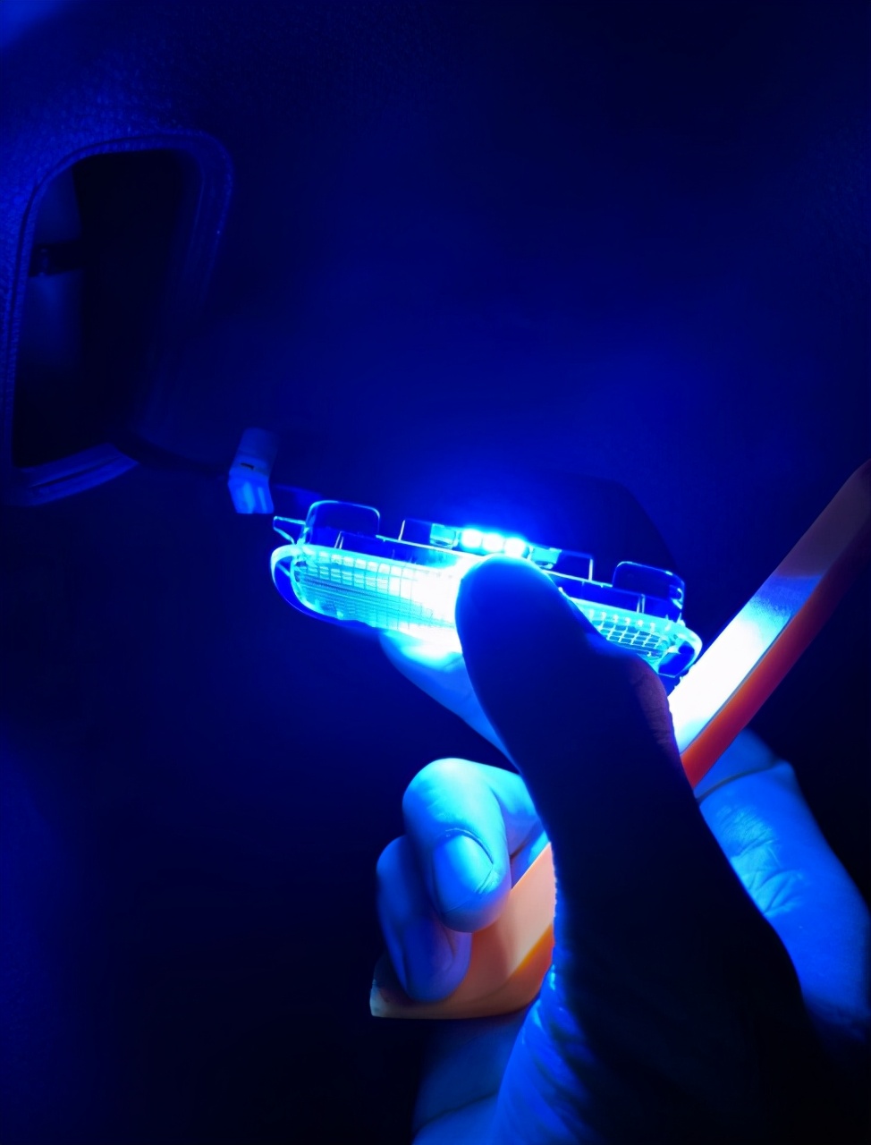 自己动手换led灯灯芯教程,自己动手换led灯泡