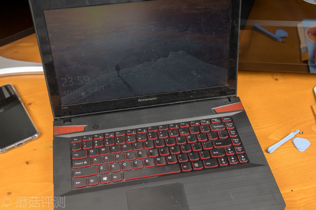 转轴断了维修多少钱,联想y400转轴