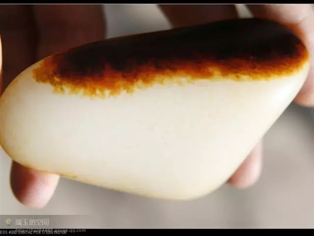 顶级和田羊脂白玉多少钱一克,精品和田玉籽料原石价值八十万