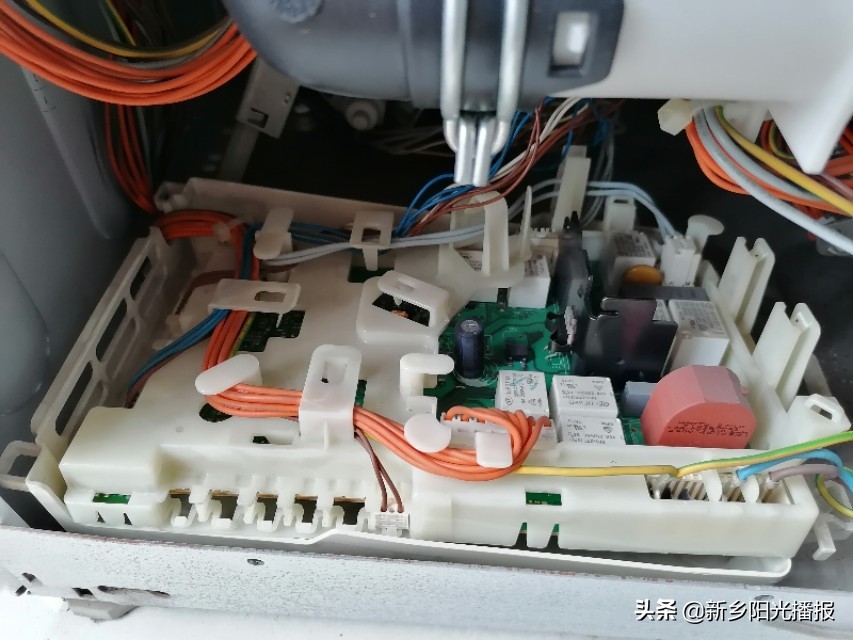 西门子洗衣机主板不通电,西门子洗衣机突然停了又打不开