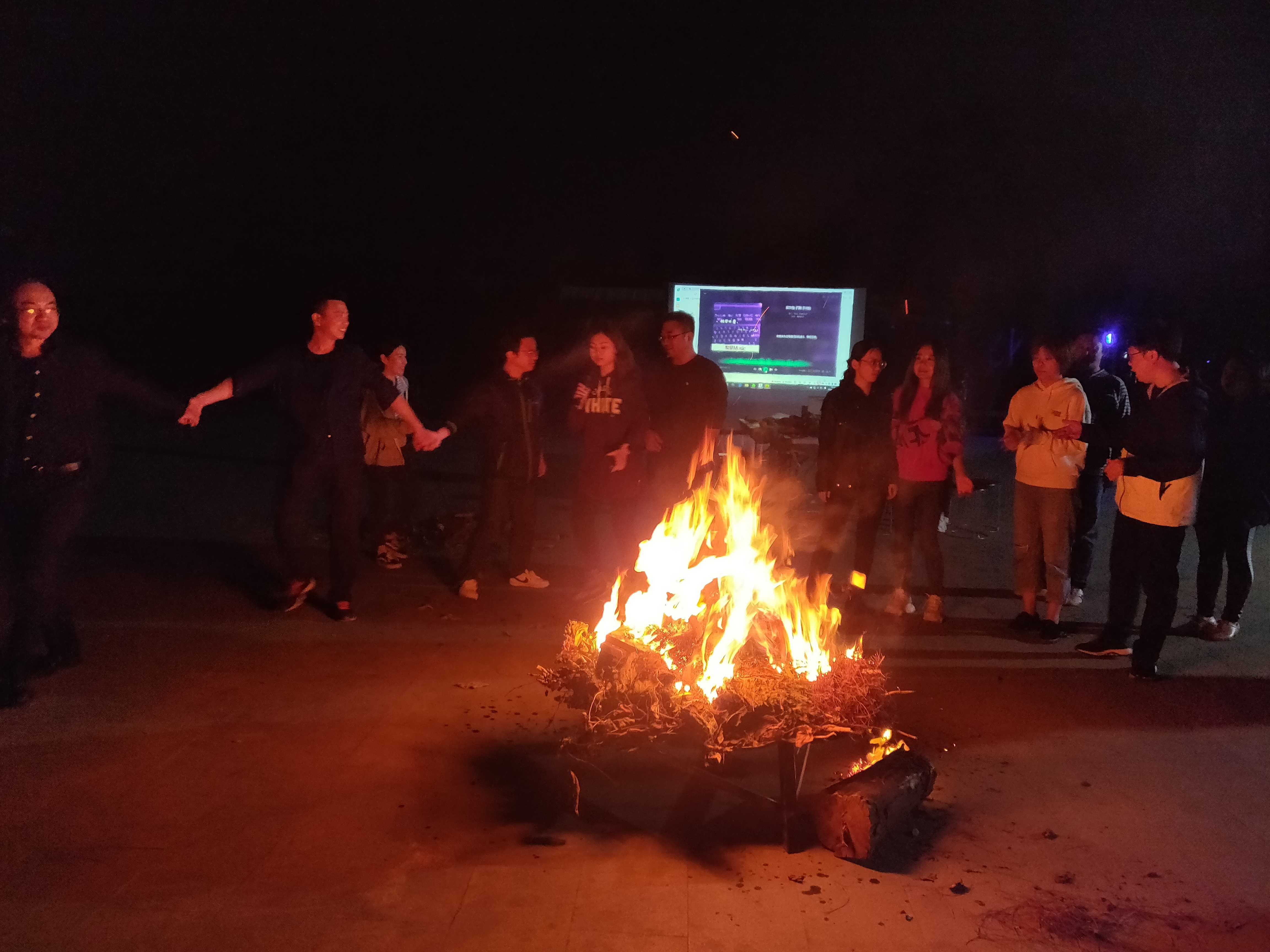 三山岛夜摊人偶遇亿万富翁