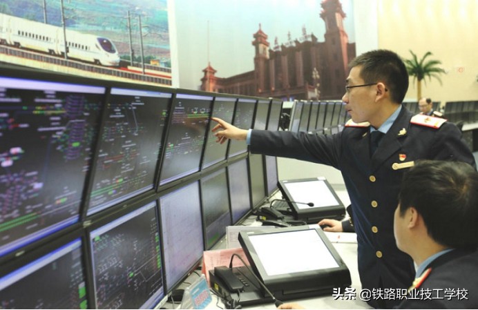 曲阜崇文学校的高铁乘务就业前景,空中男乘务就业前景