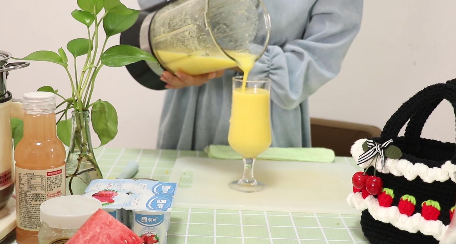 情人节来一杯甜甜蜜蜜的芒果酸奶,酸甜开胃,像极了甜甜的恋爱