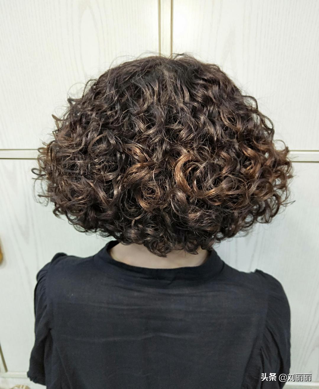 中年女发量少烫什么卷好看,40岁女人头发少烫什么卷好看洋气