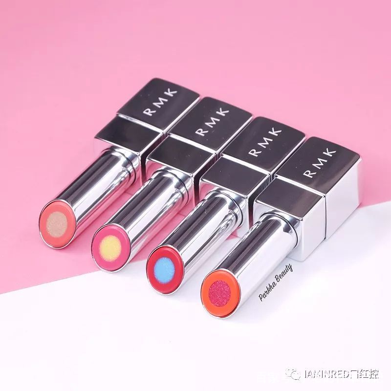 美女化妆涂口红高清自拍,99%的女生涂口红都会犯这个错误