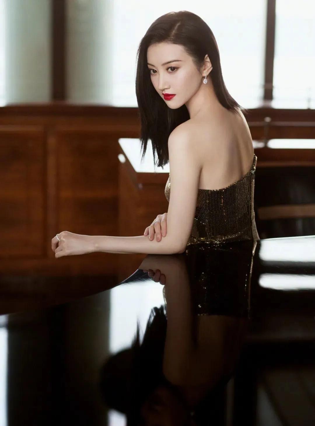 影视剧的女星持颜作“恶”，冷艳炫酷的“恶女风”它不香吗？