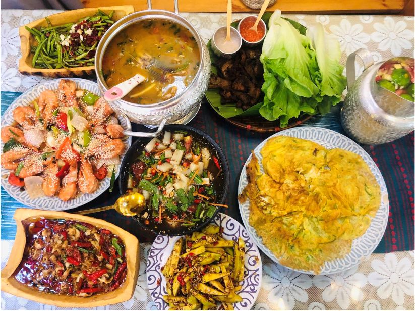 西双版纳告庄西双景星光夜市，为什么那么多人喜欢她？