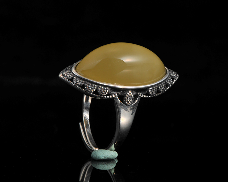 蜜蜡的品质怎么区别,蜜蜡的品质瓷白牙白