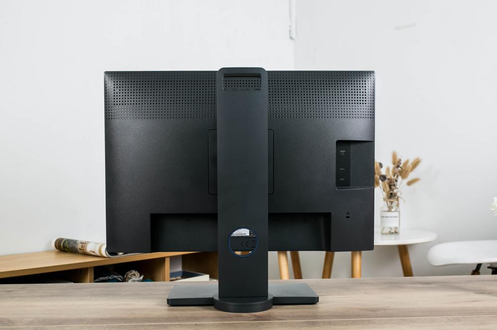 明基sw240的10bit是原生的吗,明基sw240显示器偏绿