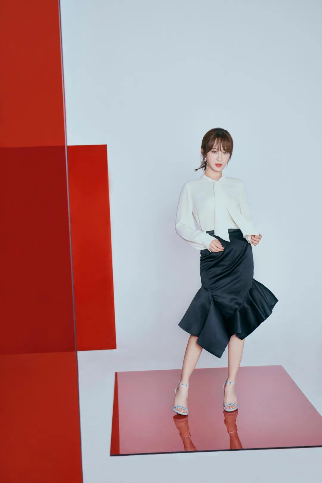 周雨彤的穿搭白衬衫,周雨彤刘雯钟楚曦