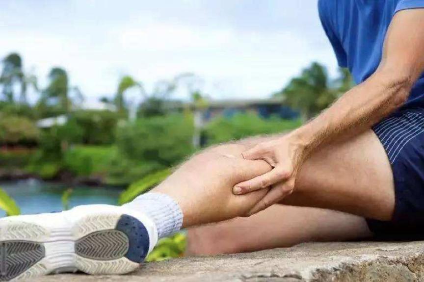 马拉松抽筋如何在行进中恢复,跑半程马拉松为什么总容易抽筋