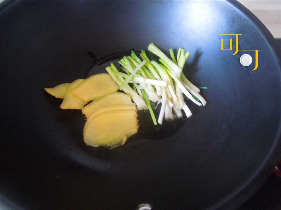 甜酱汁墨鱼怎么烧,葱姜炒墨鱼片