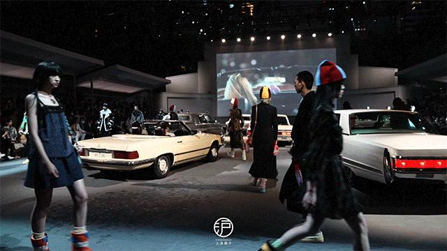 坐在车里看露天电影,坐在车里看电影也是一种享受