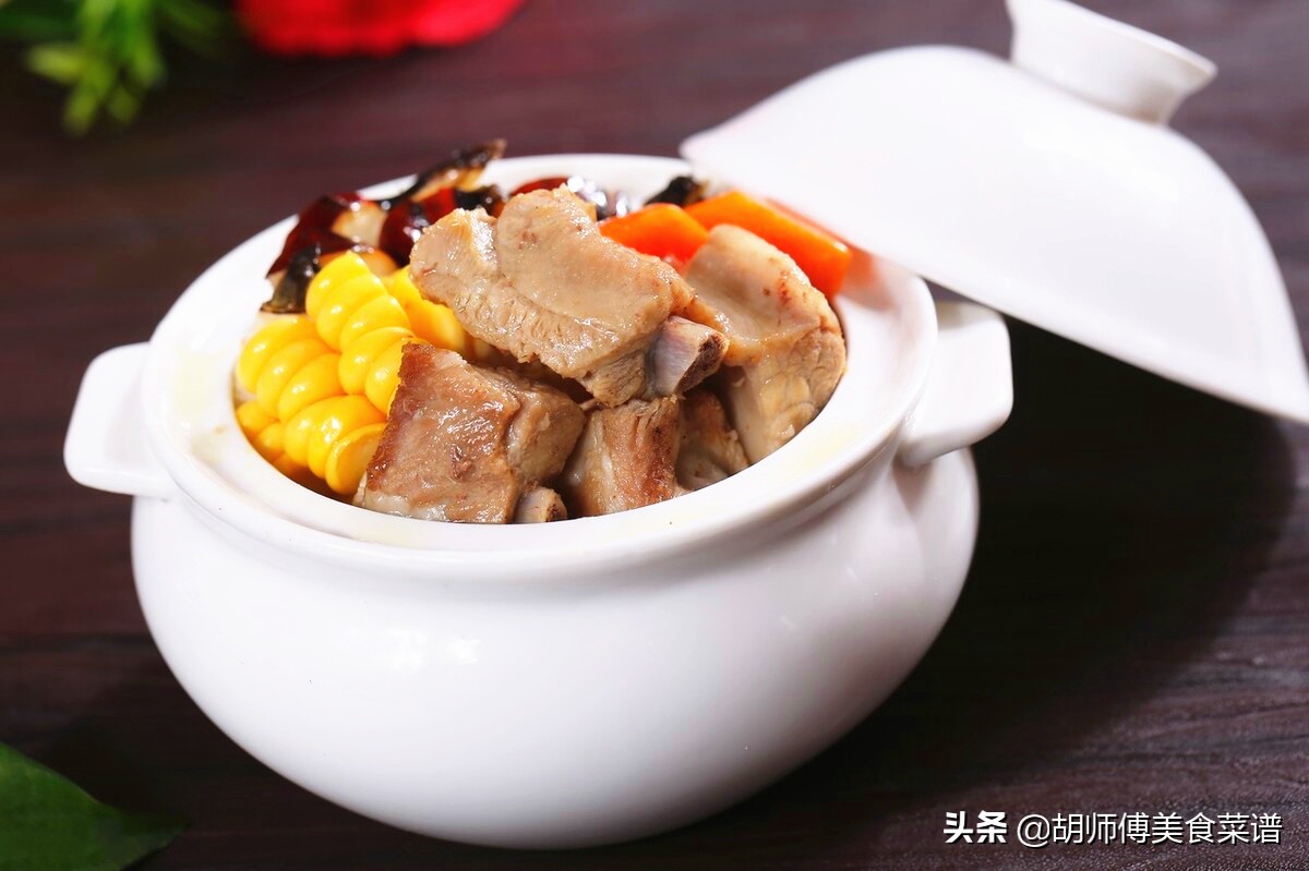 炖排骨先炒葱姜汤不白,炖排骨有人先焯水