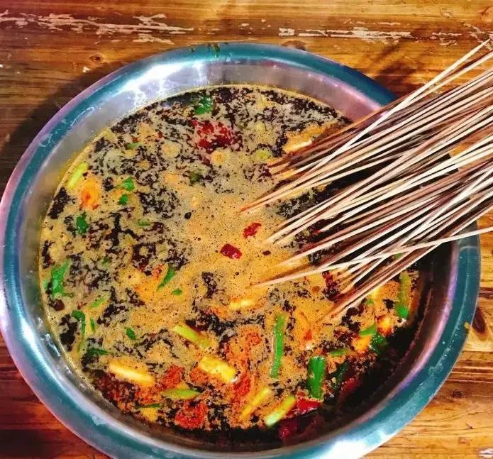 我在2018年的网红美食堆里，精挑出了这23家火爆的店给你！