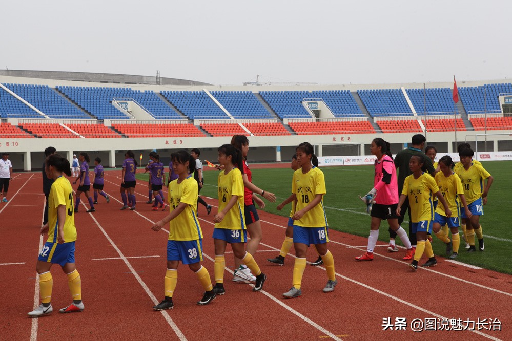 足球球员受伤瞬间,盘点足球比赛上的精彩瞬间