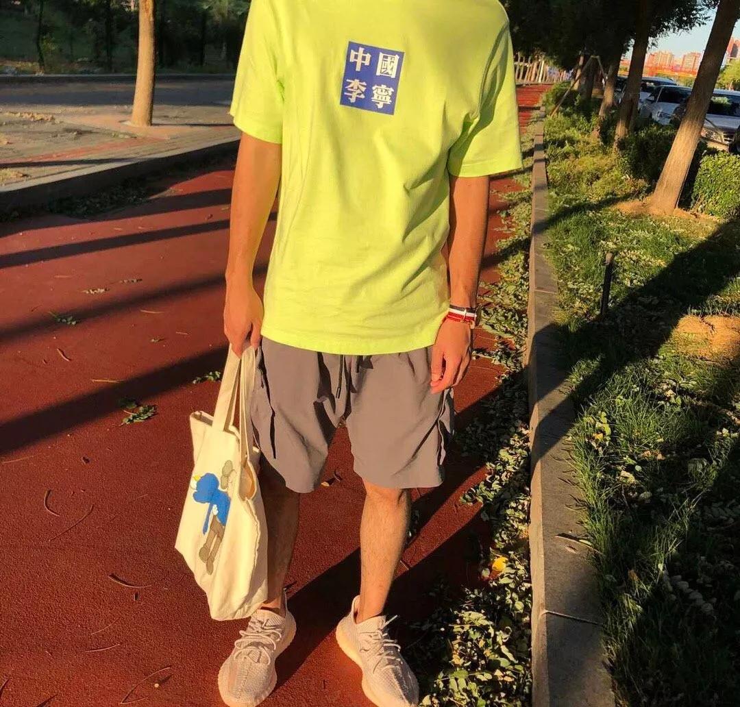 怎样穿有气质学生党男生,现在的年轻男生都怎么穿