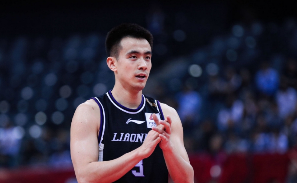 感动！深圳主场坐满辽篮球迷，千里迢迢送祝福，赛后全队致敬！