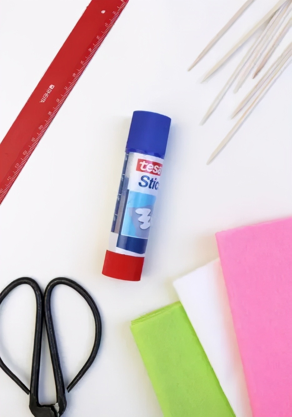 用手工纸做出来的花型装饰,软皱纹纸手工花