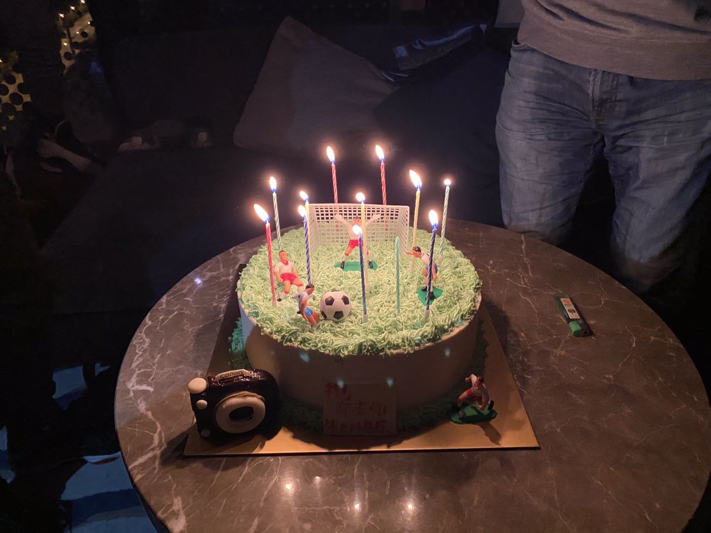在足球场上过生日,足球场上过生日