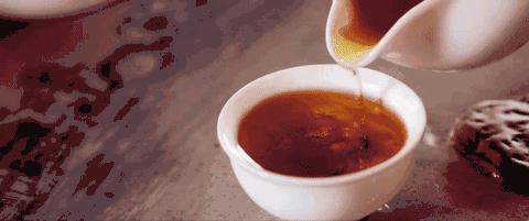 泡茶时要不要用茶滤？茶小白和泡茶老手各执一词
