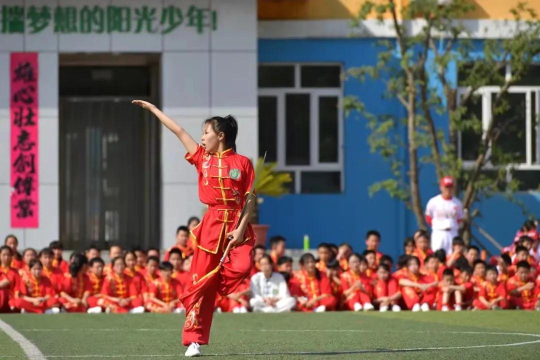 一百多人体育节开场,体育1000人活动