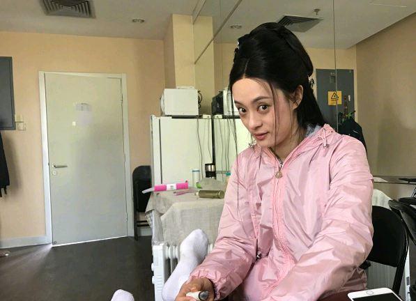 百亿影帝，执迷于用笑温暖世人；霸道总裁，为爱情和家庭甘做忠犬