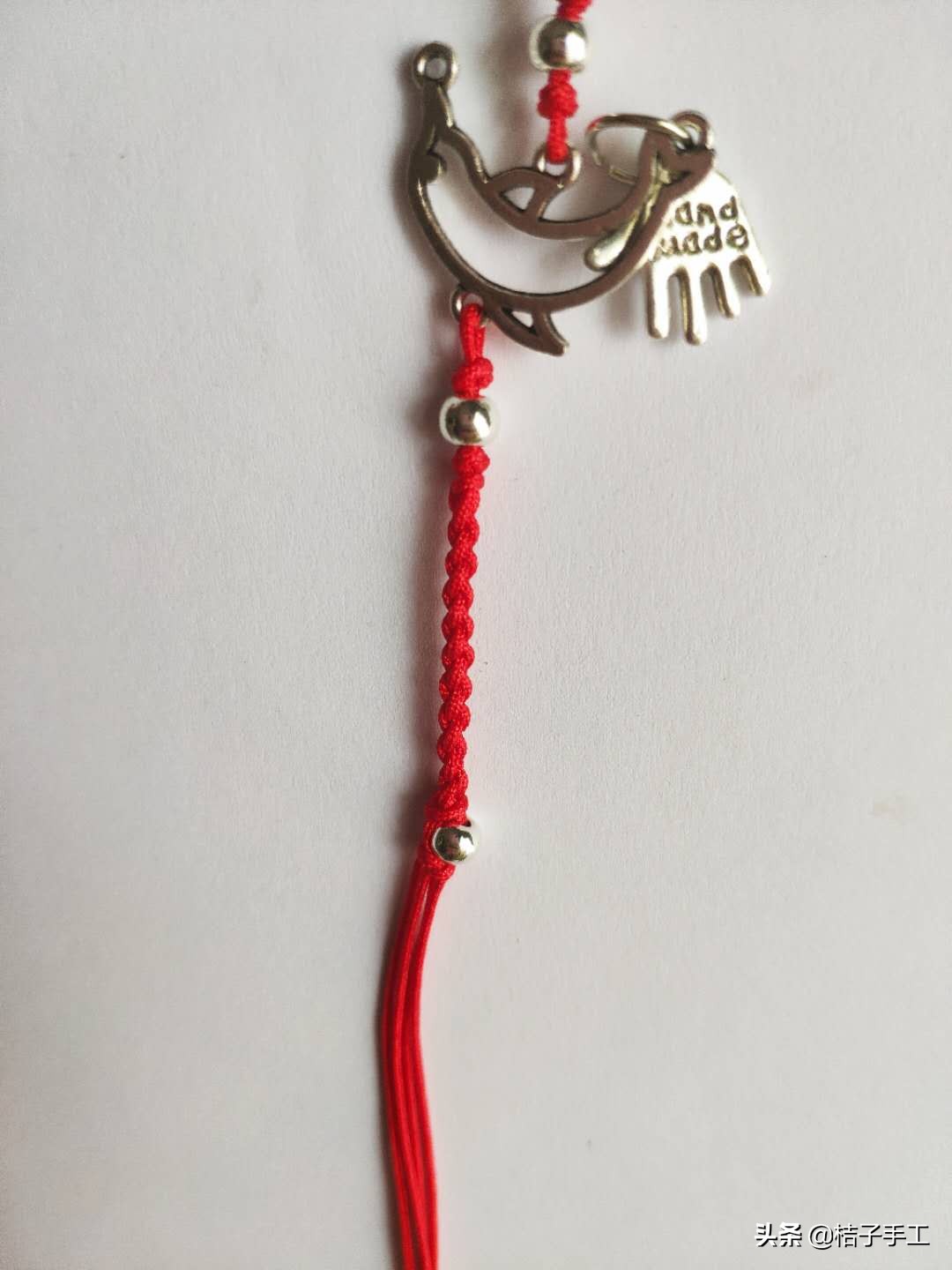 银饰弯管手链教程,足银双孔手链穿绳教程