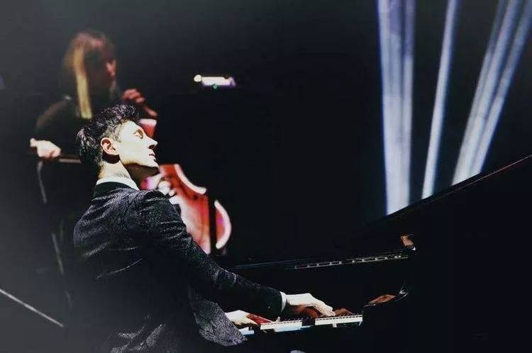 钢琴入门老师怎么选择好的曲子,钢琴入门选哪些曲目好