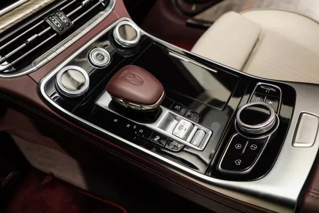 敢在人民大会堂开发布会的品牌看完我大写的服了