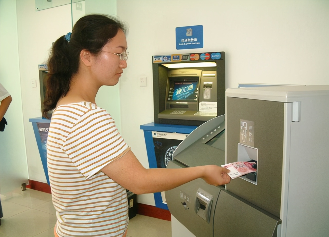 为什么很多人愿意把钱存余额宝里,为什么余额宝那么多人都要存银行