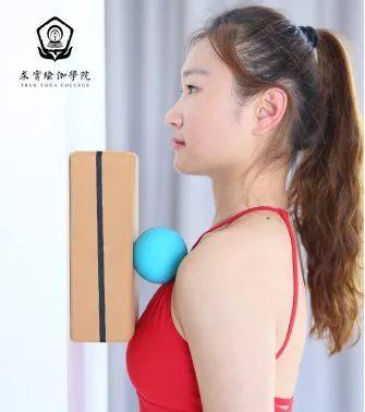 肌肉紧张？手臂发麻？你需要这套简单实用的瑜伽理疗方案