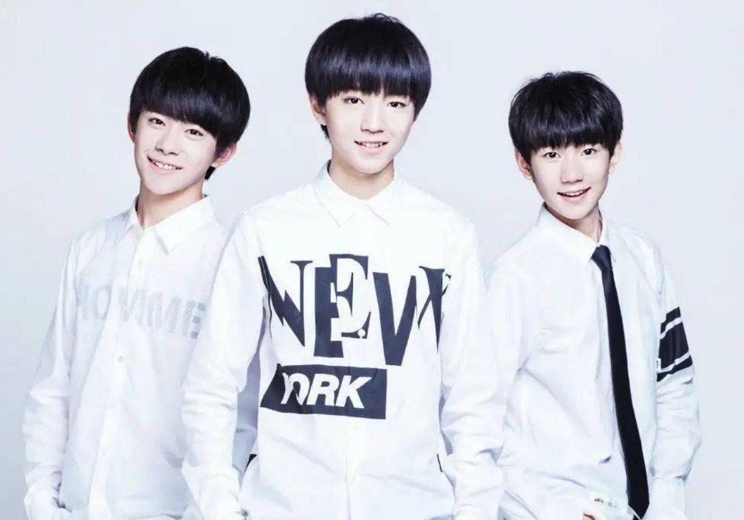 tf口红被用成月牙形状,tf口红是真是假