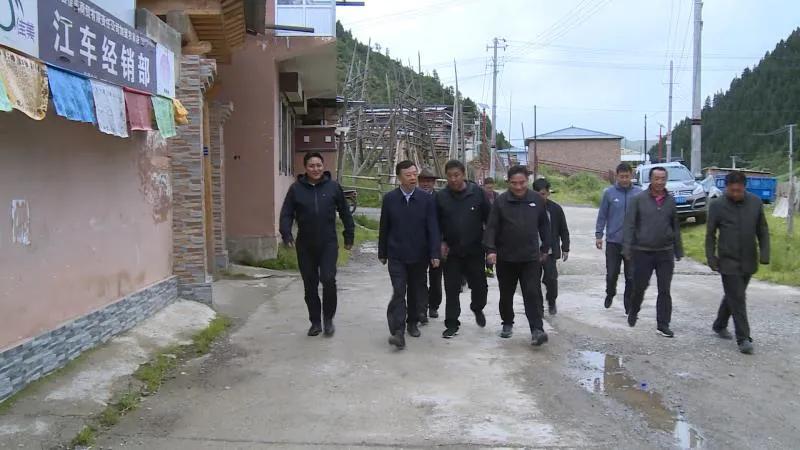 「情系车巴沟话谈百姓事」俞成辉深入卓尼县尼巴镇调研指导工作