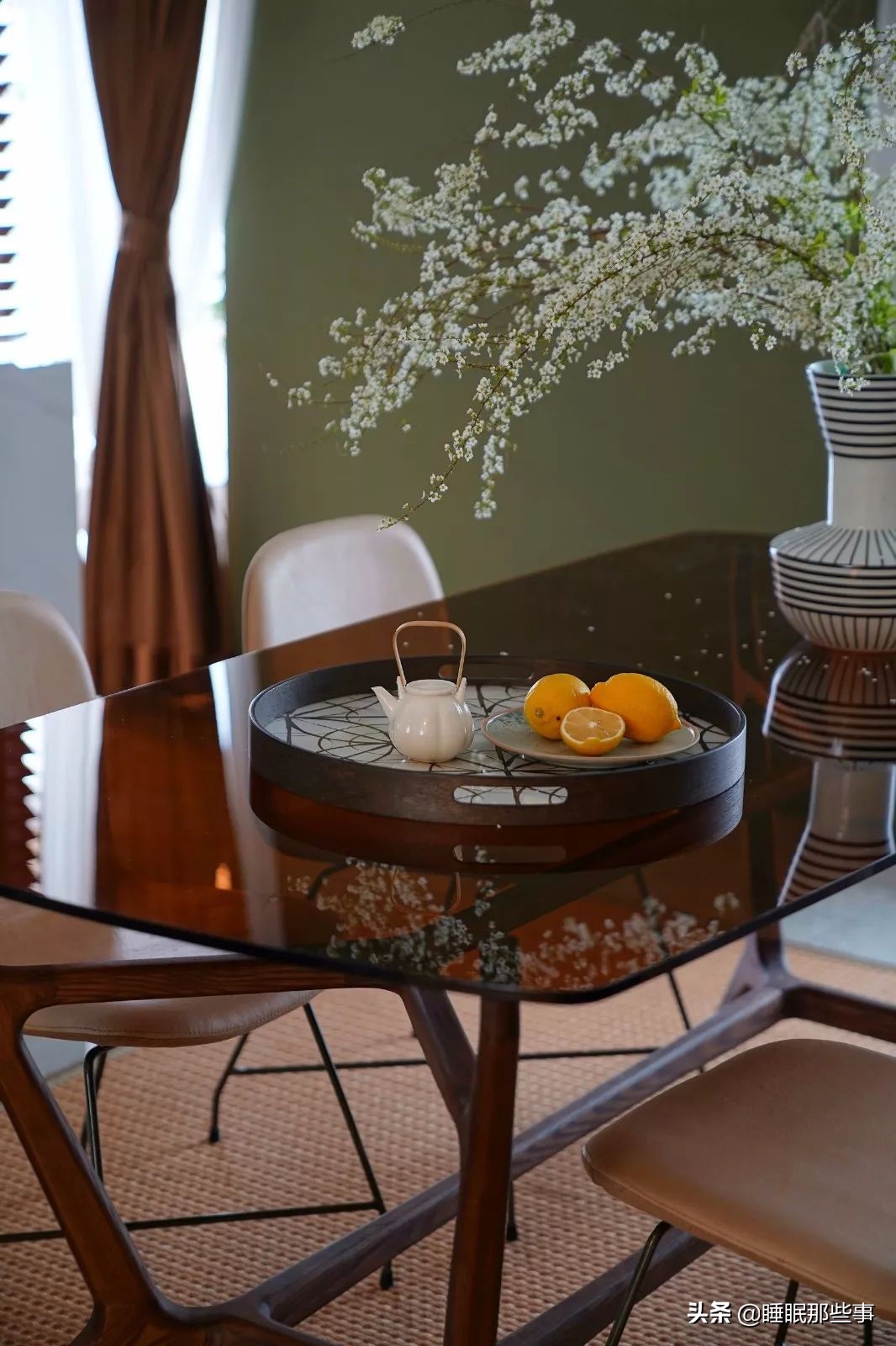 看了一眼她家的绿墙,我觉得我家还可以再抢救一下