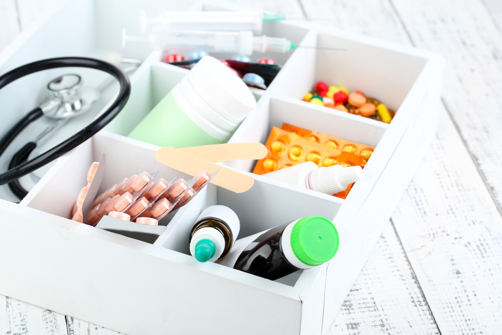 家庭小药箱里必备的十种药,公益药箱常备药品