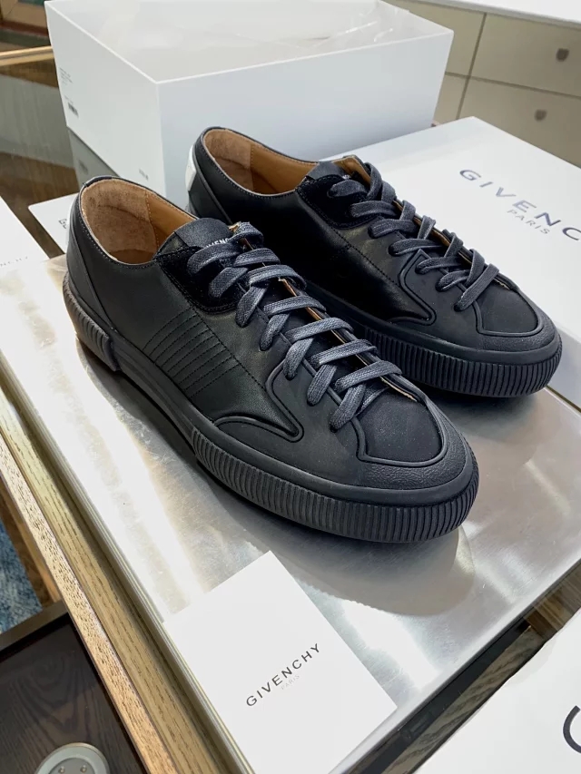 纪梵希的道歉声明,纪梵希白色休闲鞋