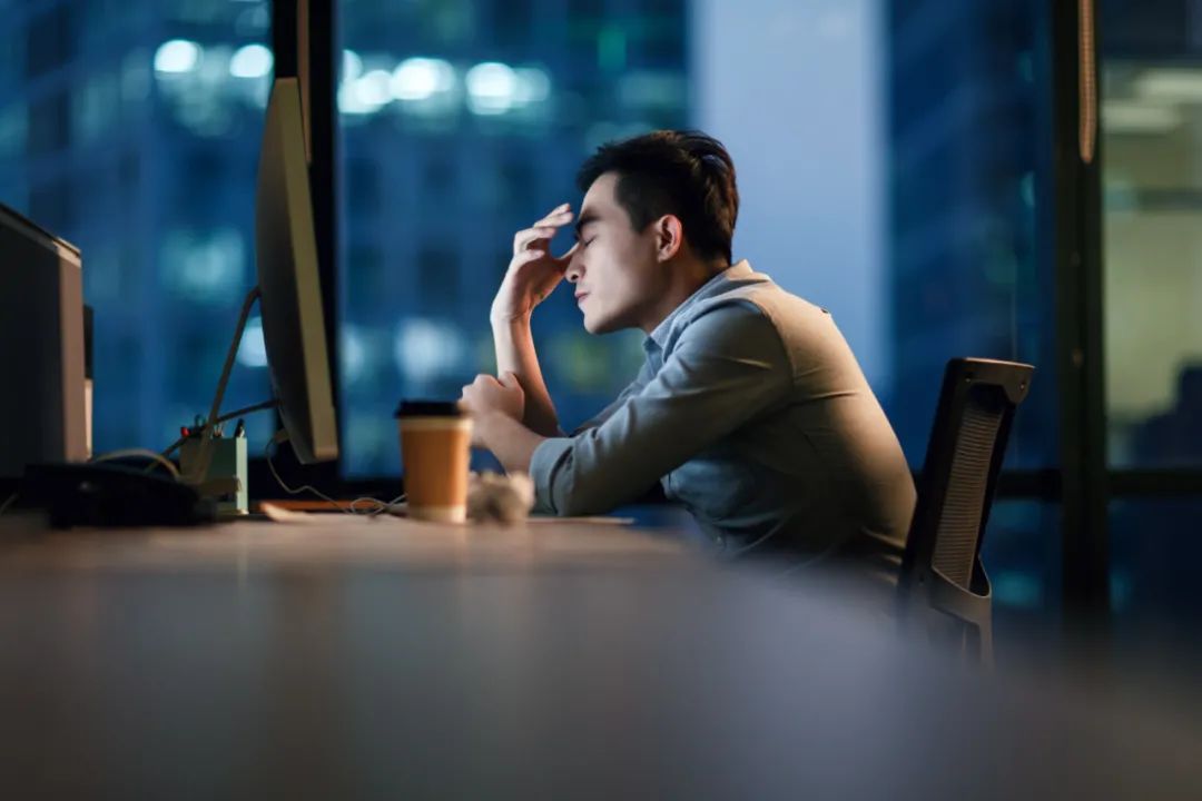 头等舱效应：那些突然变厉害的人，都在悄悄对自己下狠手