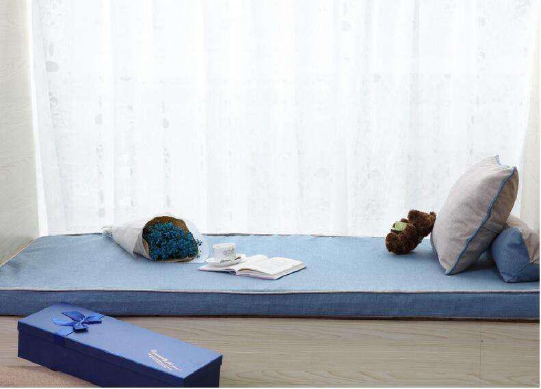 飘窗垫怎样选又实用又美观,如何挑选飘窗垫铺出惬意小窗台