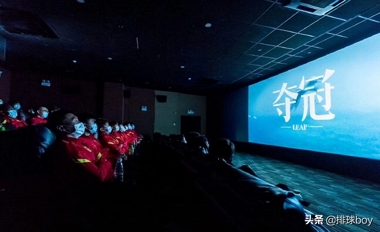 国足感动落泪视频,国足看了流泪