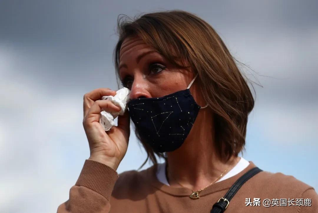 “感谢74年的陪伴，来生一定要再做我的爱人，好吗？”