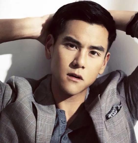 天生“花心脸”，痞帅不油腻，这6位自带坏男生魅力，不耍帅也酷