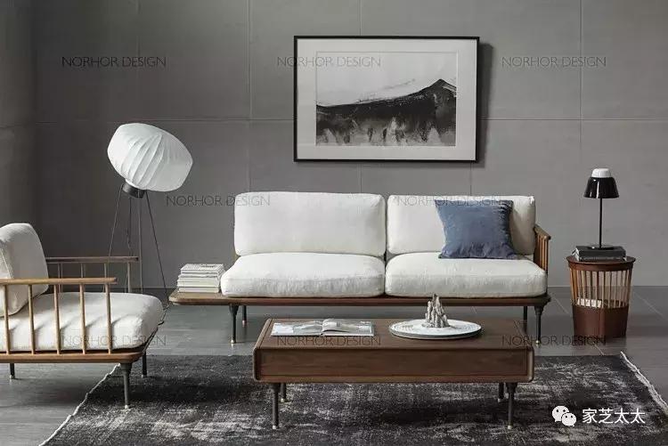 我和有钱人之间，就差一张白沙发了